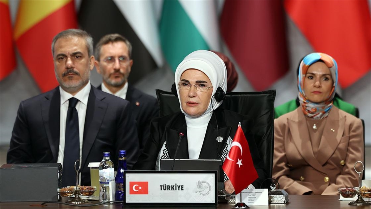 Emine Erdoğan, Gazze'nin bugün artık meçhul çocuklar şehri olduğunu belirterek,