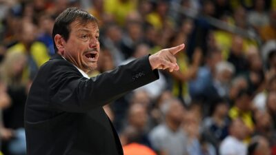 Yunanistan Basketbol Ligi'nin 4. haftasında oynanan derbide Olympiakos'u deplasmanda 66-54