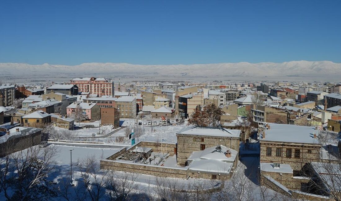Erzurum, Ardahan, Kars ve Ağrı'da soğuklar etkisini sürdürüyor Erzurum, Ardahan, Kars ve Ağrı'da soğuk hava etkisini sürdürüyor.