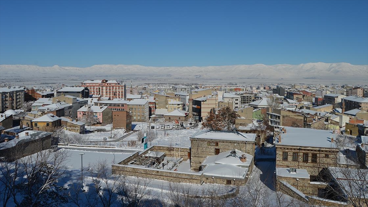 Erzurum, Ardahan, Kars ve Ağrı'da soğuk hava etkisini sürdürüyor.