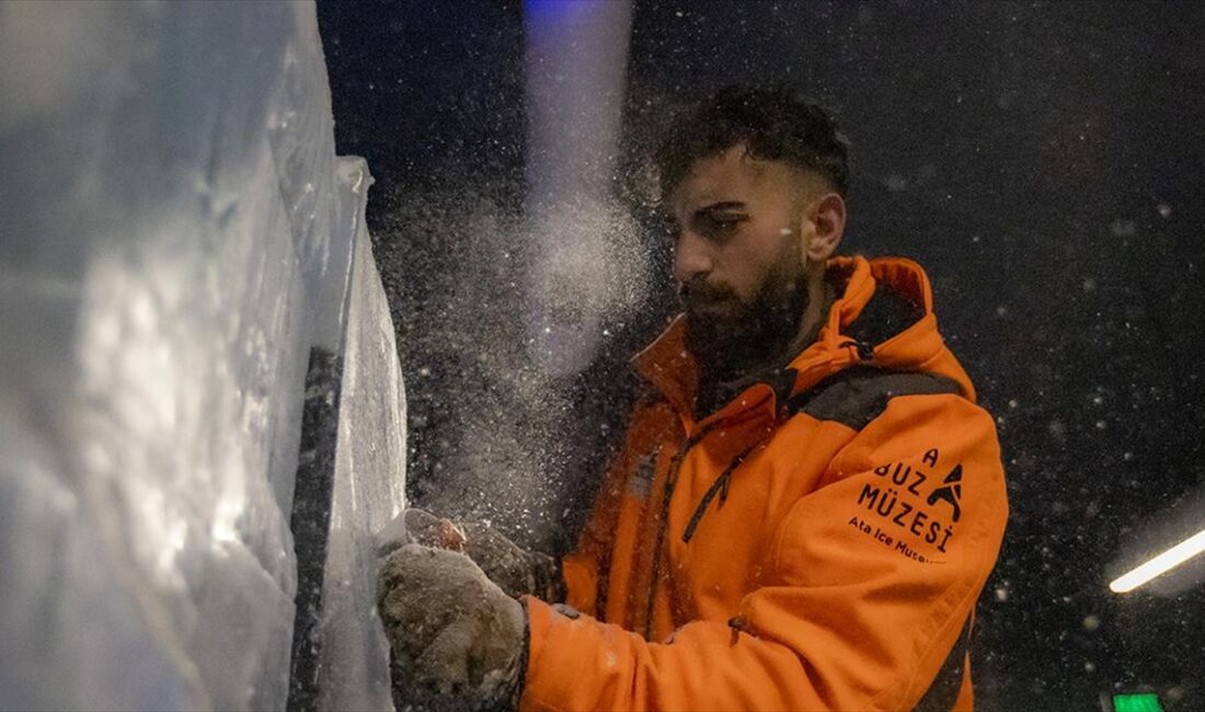 Türkiye'nin önemli kış turizm merkezlerinden Erzurum'da kurulan "Ata Buz Müzesi"nde,