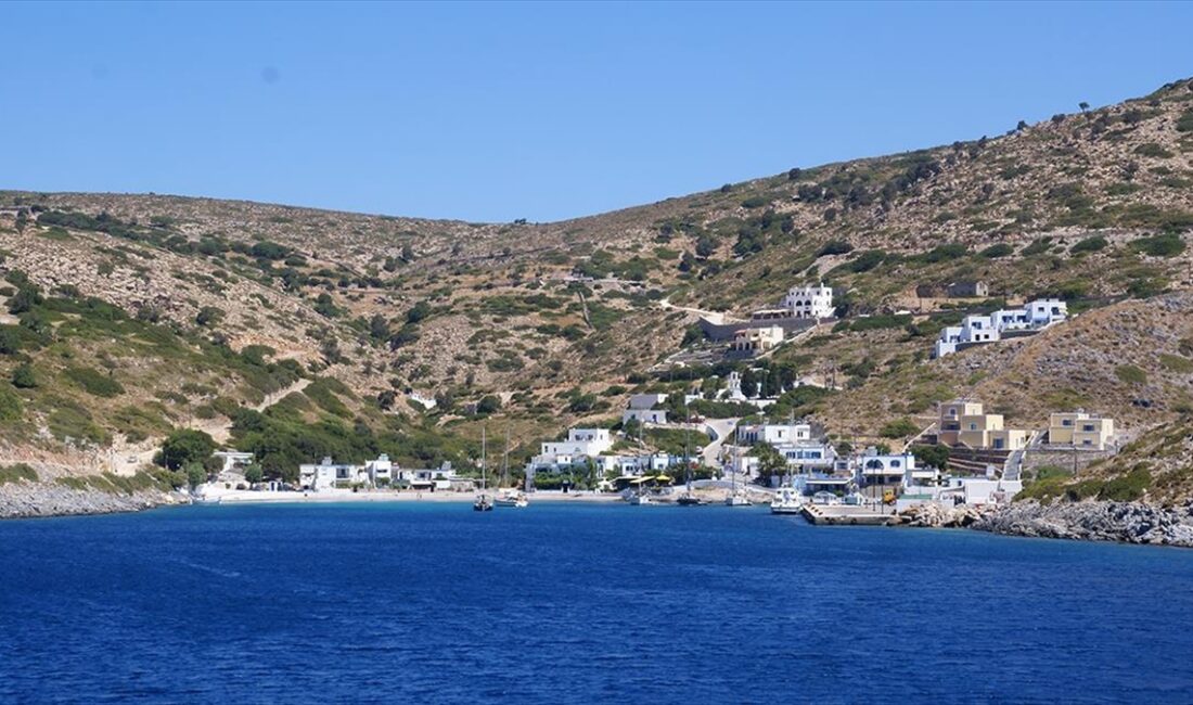 Sisam Adası'nın güneyinde ve Aydın kıyılarına yaklaşık 10 deniz mili