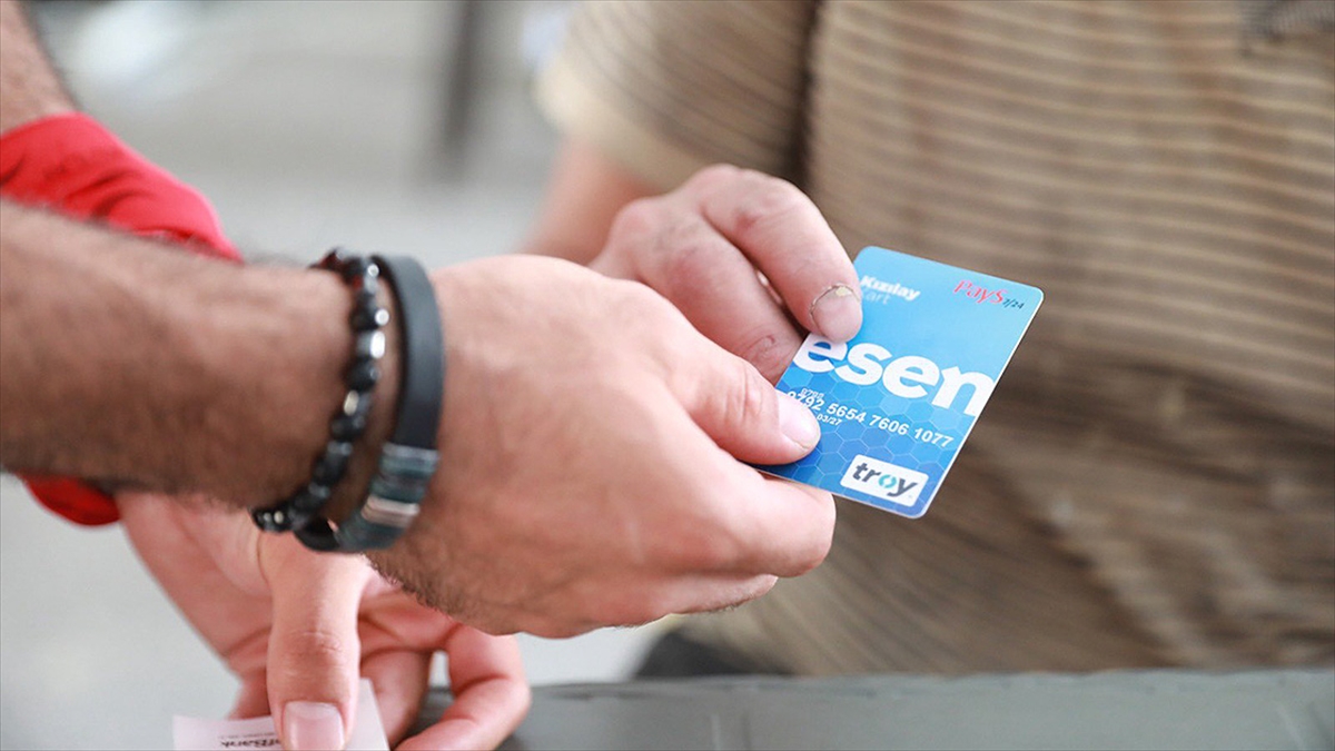 Afet ve Acil Durum Yönetimi Başkanlığı (AFAD), deprem bölgesinde konteyner