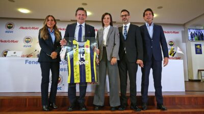 Fenerbahçe Opet Kadın Voleybol Takımı ile MediaMarkt arasında sponsorluk anlaşması