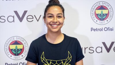 Fenerbahçe Petrol Ofisi Kadın Futbol Takımı'nın 20 yaşındaki kalecisi Göknur