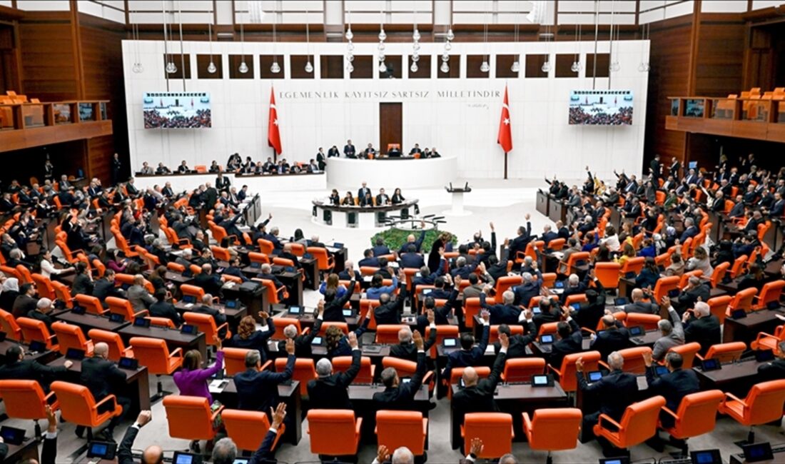 Fiilen çalışmayanların dışındaki emeklilere de 5 bin lira verilmesini içeren