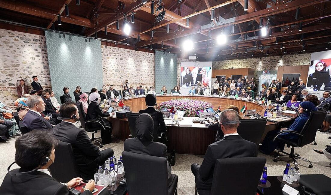 Birçok ülkeden devlet ve hükümet başkanlarının eşleri ve özel temsilcileri,