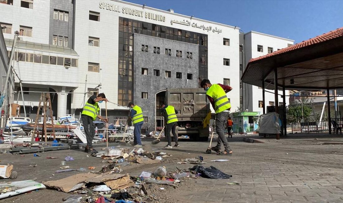 Filistinli gençler, İsrail ordusunun baskınına uğrayan ve bir kısmı tahrip