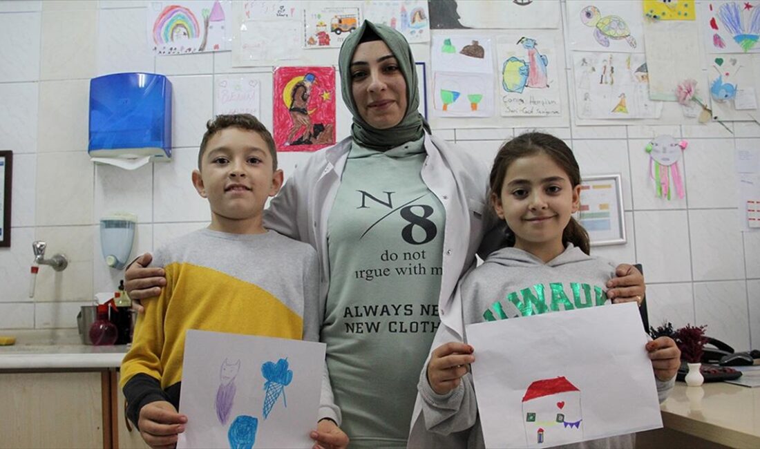 Osman Hilmi Kalpaklıoğlu Aile Sağlığı Merkezinde görevli hemşire Filiz Akyol,