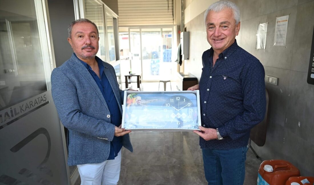 ANTALYA (AA) – Finike Belediye Başkanı Mustafa Geyikçi, toptancı halini