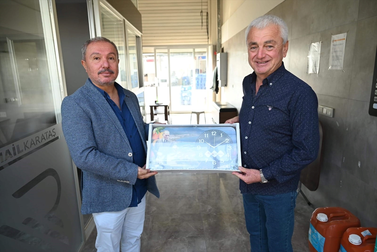 ANTALYA (AA) – Finike Belediye Başkanı Mustafa Geyikçi, toptancı halini