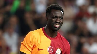 Galatasaray'ın Kolombiyalı savunma oyuncusu Davinson Sanchez'in sol üst arka adalesinde