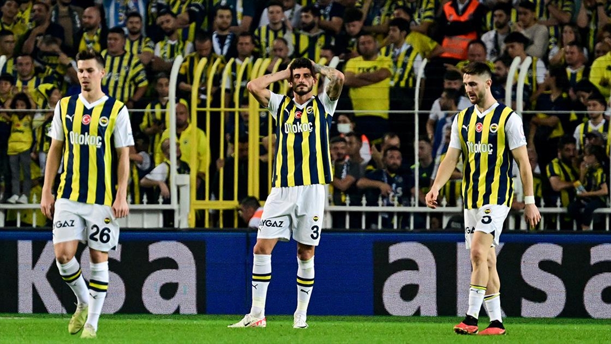 Trendyol Süper Lig'in 11. haftasında Trabzonspor'u konuk eden Fenerbahçe, rakibine
