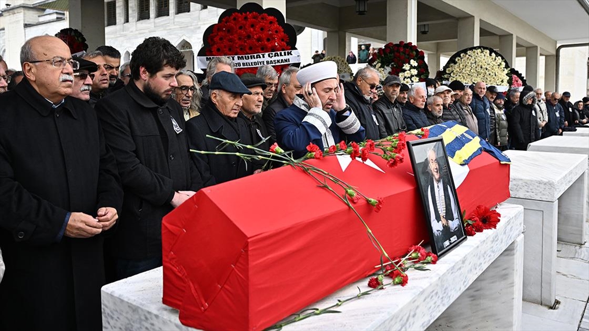 İstanbul'da tedavi gördüğü hastanede 62 yaşında hayatını kaybeden gazeteci-yazar ve