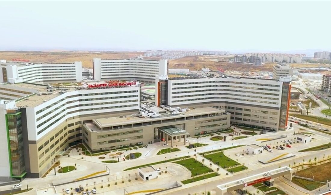 Sağlık Bakanı Fahrettin Koca, Gaziantep Şehir Hastanesinde 35 günde 140