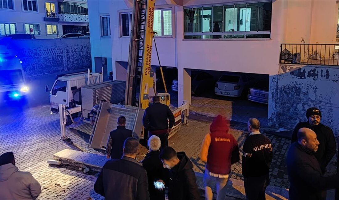 Gaziantep'te yük asansöründen düşerek ölenlerin sayısı 2'ye yükseldi Gaziantep'in Şahinbey ilçesinde bir dairenin tadilatı için kullanılan yük asansöründen