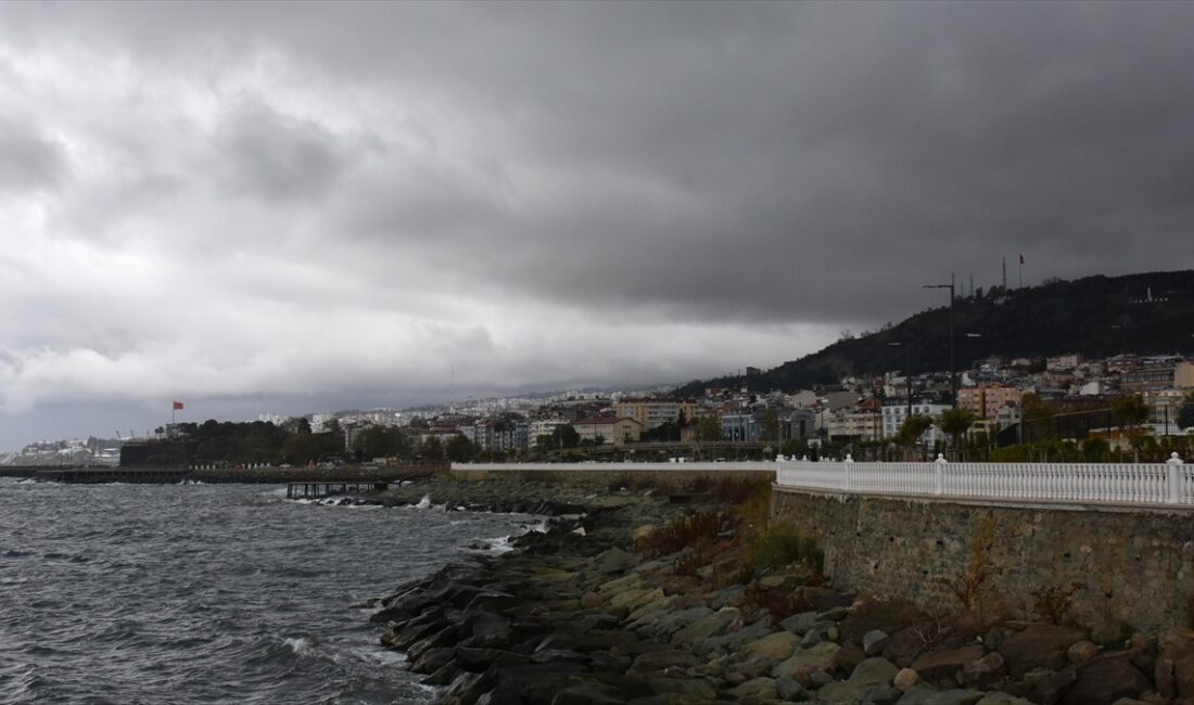 Giresun'un doğusu ile Trabzon çevreleri için kuvvetli yağış uyarısı Giresun'un doğusu ile Trabzon çevrelerinde kuvvetli yağış bekleniyor.