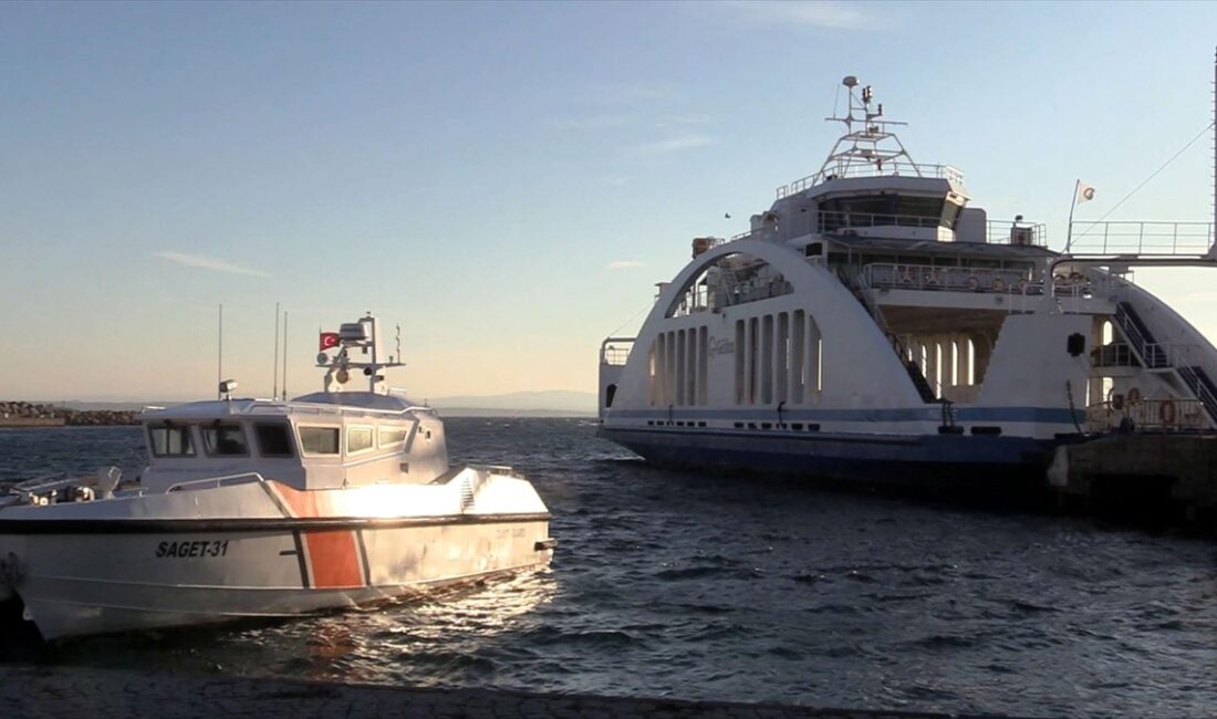 &Ccedil;ANAKKALE (AA) – &Ccedil;anakkale Boğazı ile adalar hatlarında ulaşımı sağlayan