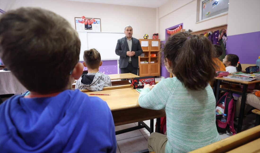 Düzce'de görme engelli din kültürü ve ahlak bilgisi öğretmeni Sabri