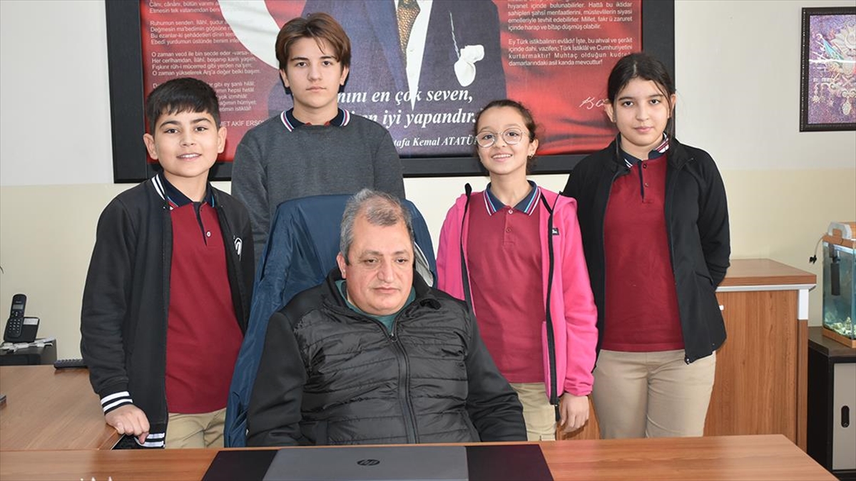 Afyonkarahisar'da yaşayan 47 yaşındaki görme engelli rehberlik öğretmeni Hasan Hüseyin
