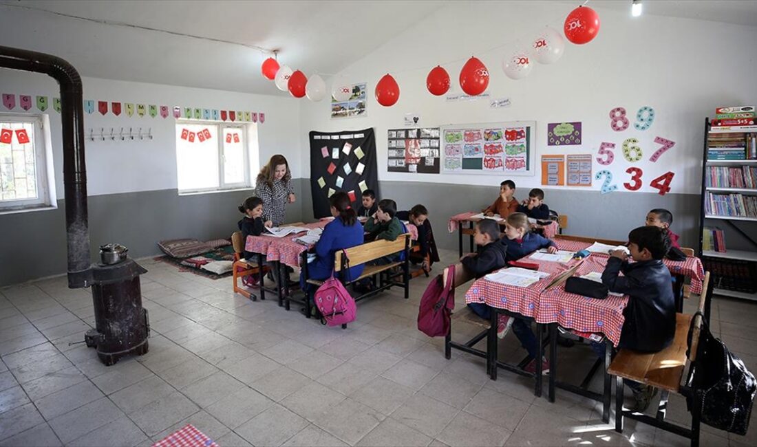 Muş'un en ücra köylerinden birinde geçen yıl göreve başlayan sınıf