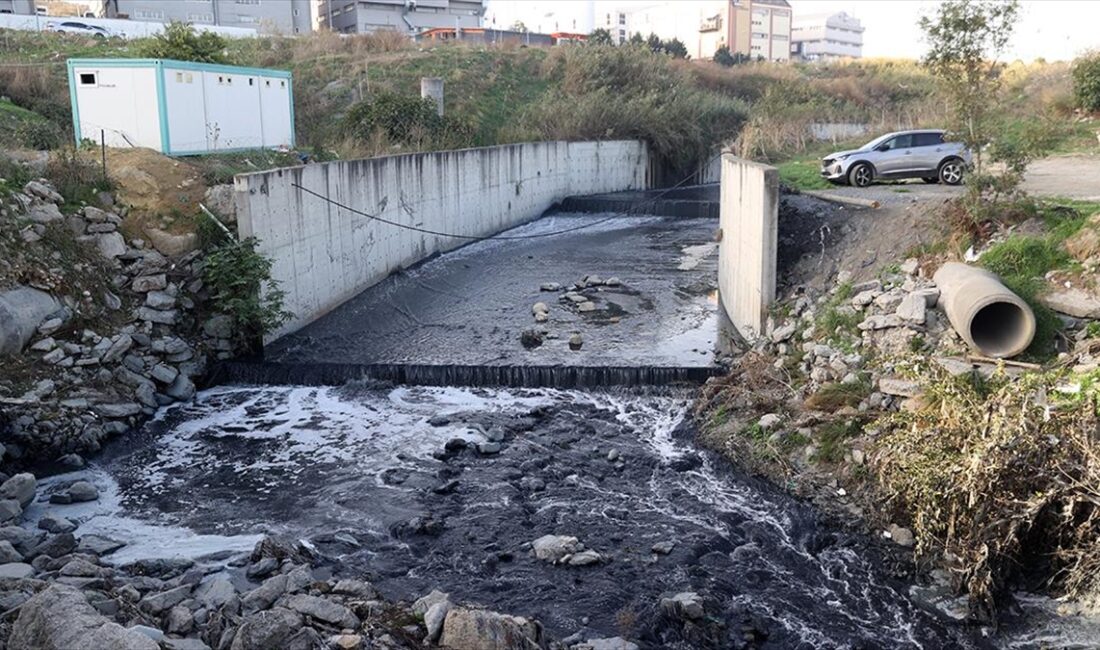 Haramidere'nin koku ve kirlilik sorunu çözüm bekliyor Esenyurt'ta fabrikaların ve sanayi işletmelerinin bulunduğu bölgeden geçen Haramidere'den yayılan