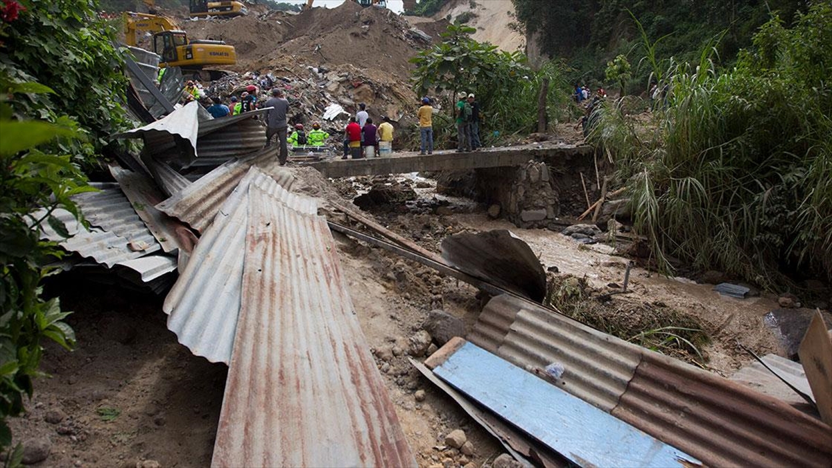 Orta Amerika ülkelerinden Honduras ve Guatemala'da, hafta sonundan bu yana