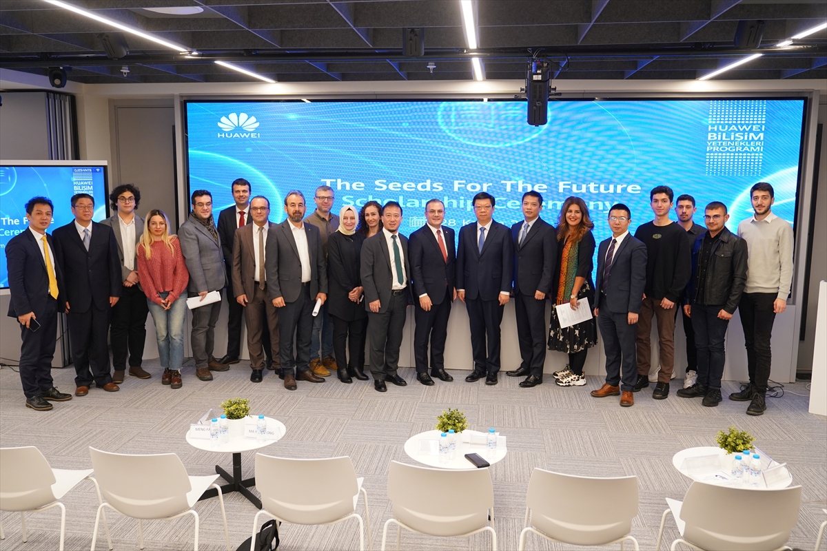 İSTANBUL (AA) – Huawei, Türkiye'deki 80 öğrenciye 1,2 milyon TL