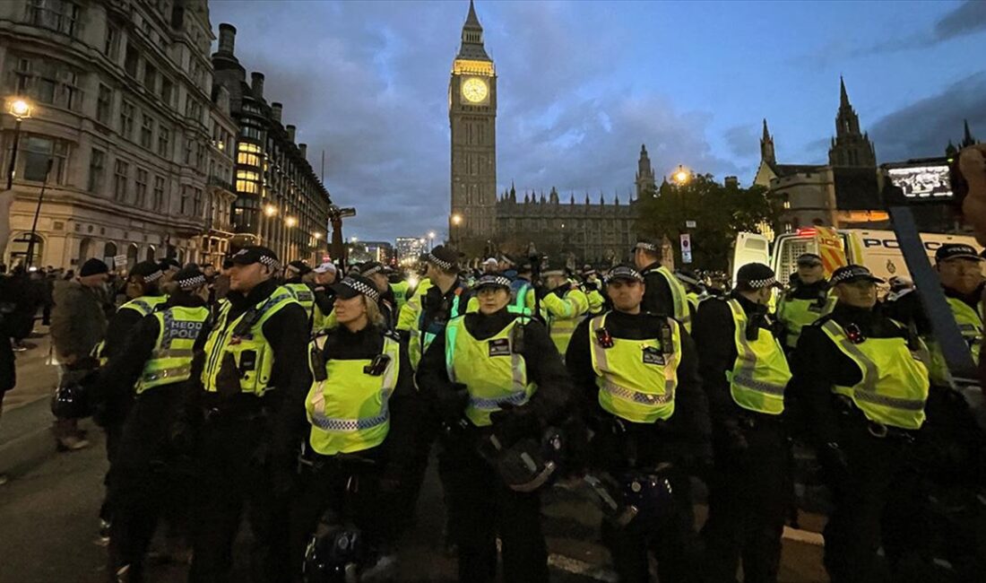 Londra Metropolitan Polisi, kentte yapılan Filistin'le dayanışma yürüyüşü ve aşırı