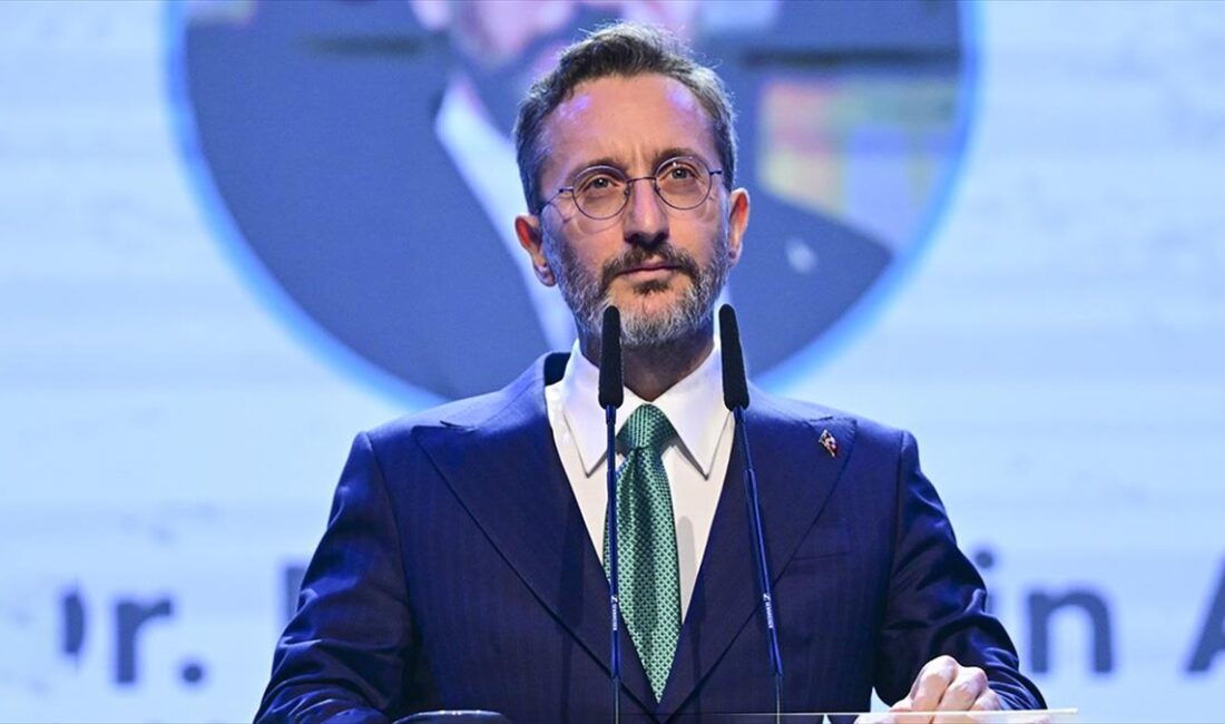 İletişim Başkanı Altun: İsrail'in hukuk tanımayan insanlık dışı eylemleri sistematik bir katliamı beraberinde getiriyor Cumhurbaşkanlığı İletişim Başkanı Fahrettin Altun, İsrail'in hiçbir hukuk tanımayan insanlık