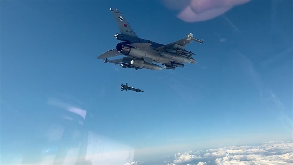 Irak'ın kuzeyindeki Hakurk bölgesinde 6 PKK'lı teröristin, hava harekatıyla etkisiz