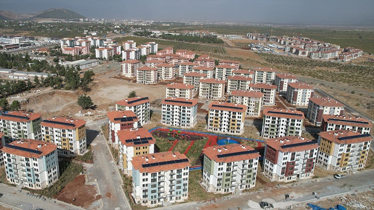 Gaziantep'in İslahiye ilçesinde TOKİ'nin yaptığı 17 blok ve 399 daireden