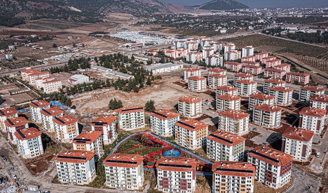 Gaziantep'in İslahiye ilçesinde yapımı süren veya tamamlanan afet konutları, FPV