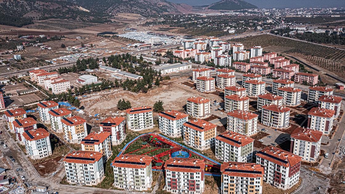 Gaziantep'in İslahiye ilçesinde yapımı süren veya tamamlanan afet konutları, FPV
