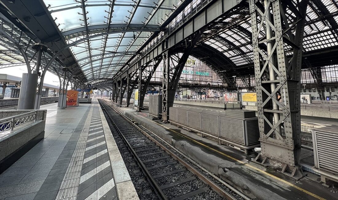 İspanya demir yolu şirketi Renfe'nin çalışanlarının 24 Kasım'da başlayacak ve