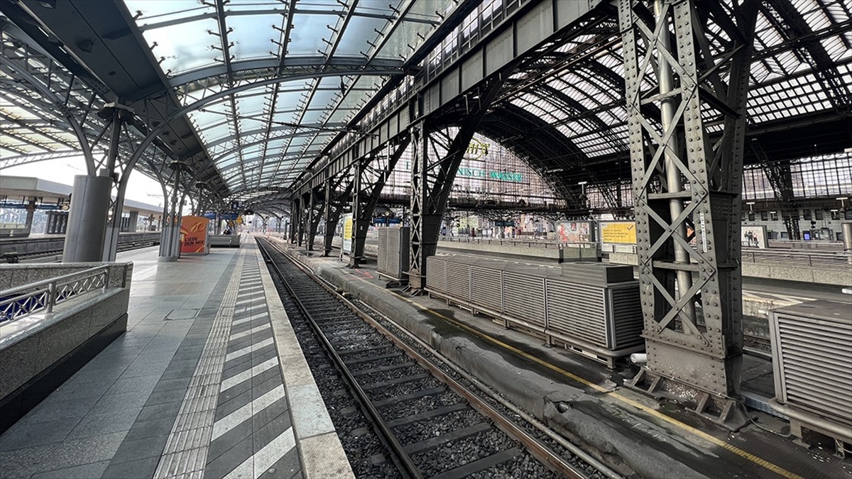 İspanya demir yolu şirketi Renfe'nin çalışanlarının 24 Kasım'da başlayacak ve