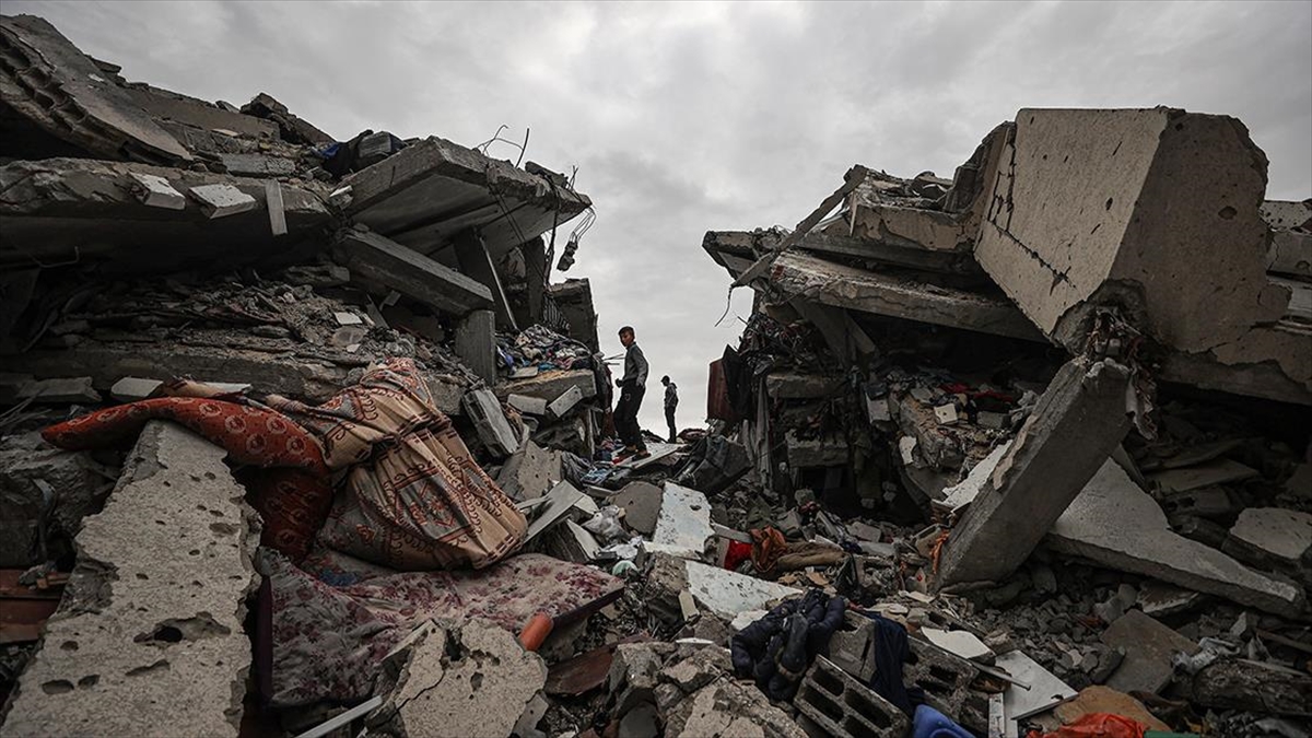 İsrail basını, Hamas ile Tel Aviv arasında arabulucular aracılığıyla devam