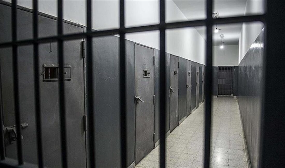 İsrail cezaevlerindeki Filistinli tutukluların maruz kaldığı "şiddet, işkence, ağır darp,