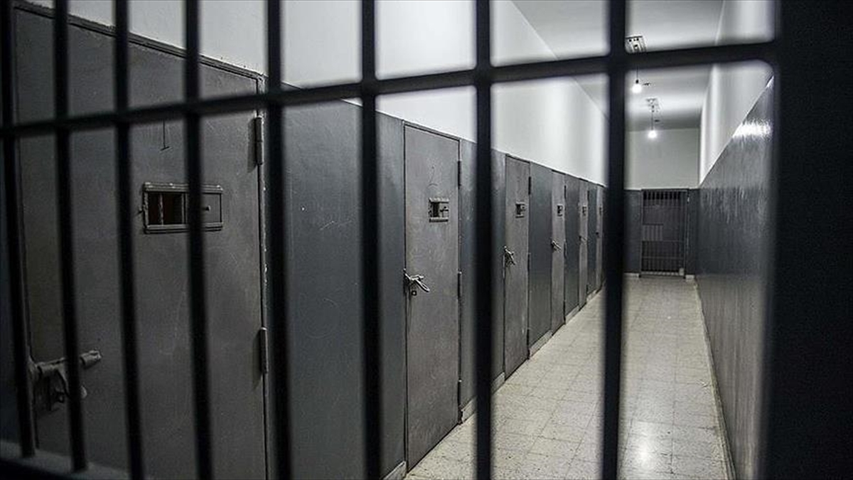 İsrail cezaevlerindeki Filistinli tutukluların maruz kaldığı "şiddet, işkence, ağır darp,