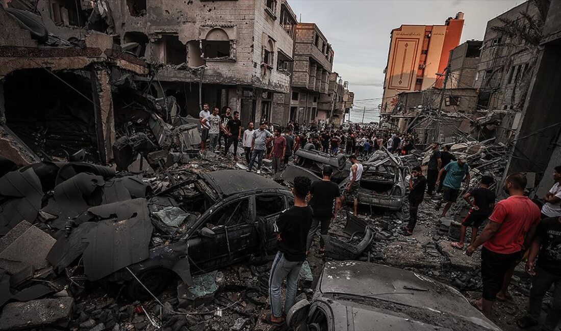 İsrail ordusu yoğun saldırılar başlatacağını belirterek, Gazze kentinin batısındaki Eş-Şati