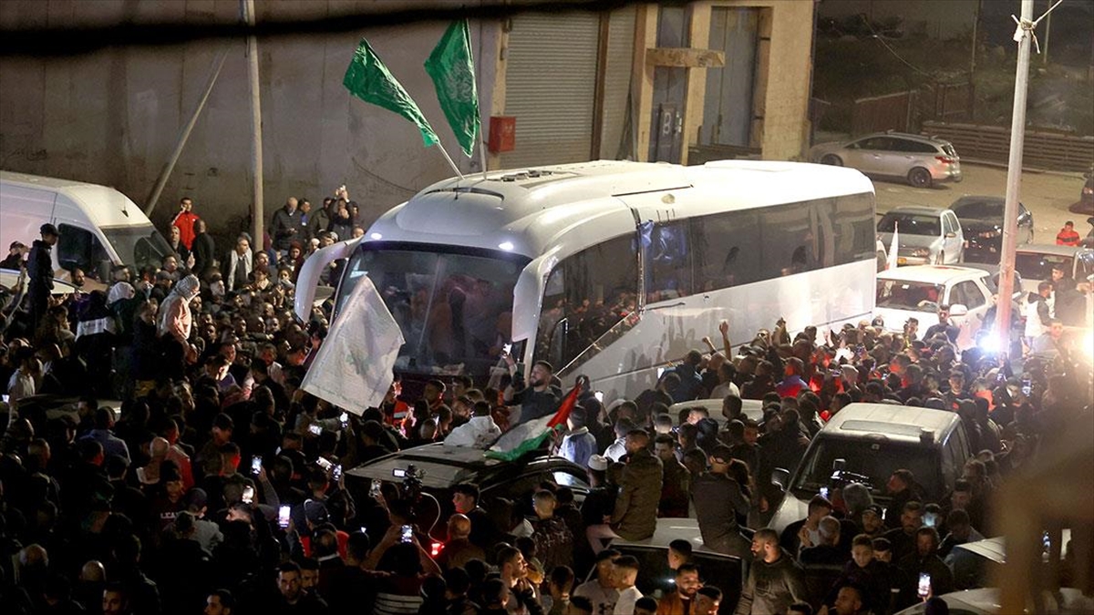 İsrail ile Hamas arasında varılan esir takası mutabakatı kapsamında bugün