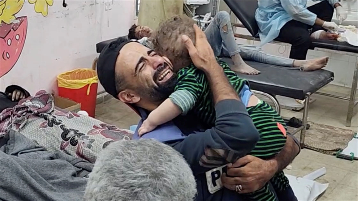 İsrail'in Gazze saldırısında Anadolu Ajansı (AA) kameramanı Muhammed el-Alul'un 4