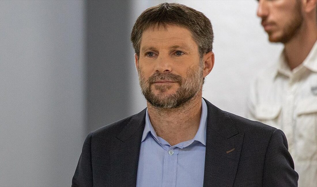 İsrail'in aşırı sağcı Maliye Bakanı Bezalel Smotrich, Gazze'deki Filistinlilerin gönüllü
