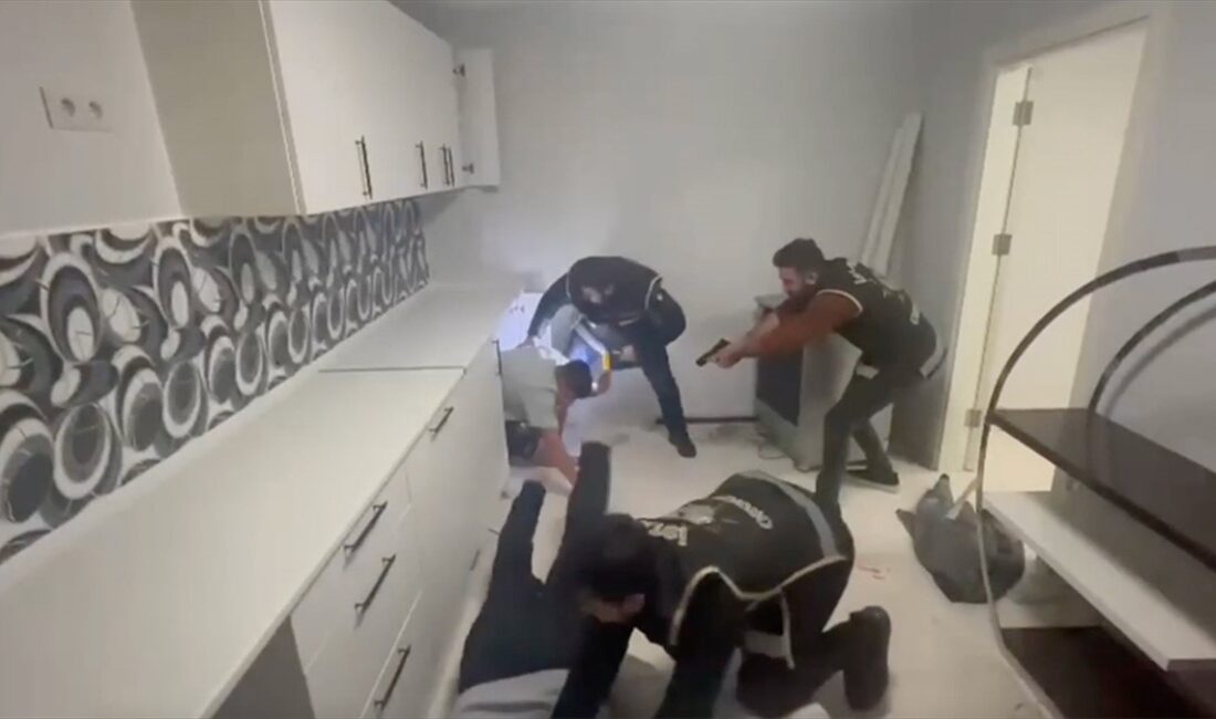 İstanbul merkezli 3 ilde, sosyal medyada kendilerini "Yolyemezler Çetesi" olarak