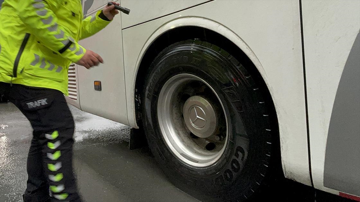 İstanbul Valiliği, meteorolojik veriler çerçevesinde kentte ticari araçlarda kış lastiği