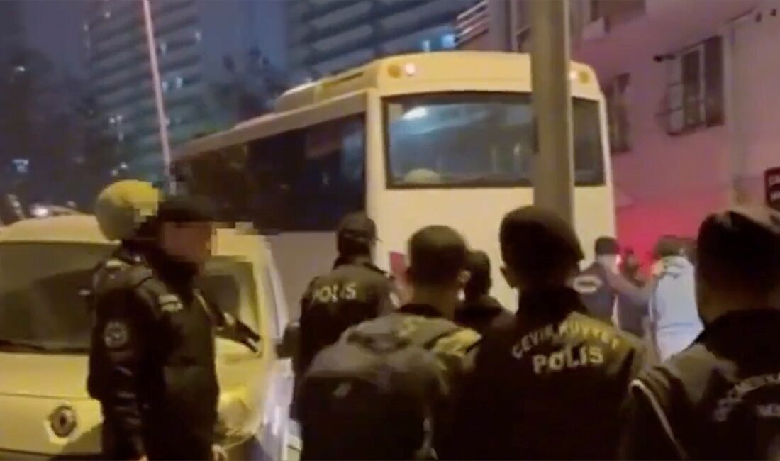 İçişleri Bakanı Ali Yerlikaya, İstanbul'un Esenyurt ilçesinde düzenlenen "Kalkan Operasyonları"nda,