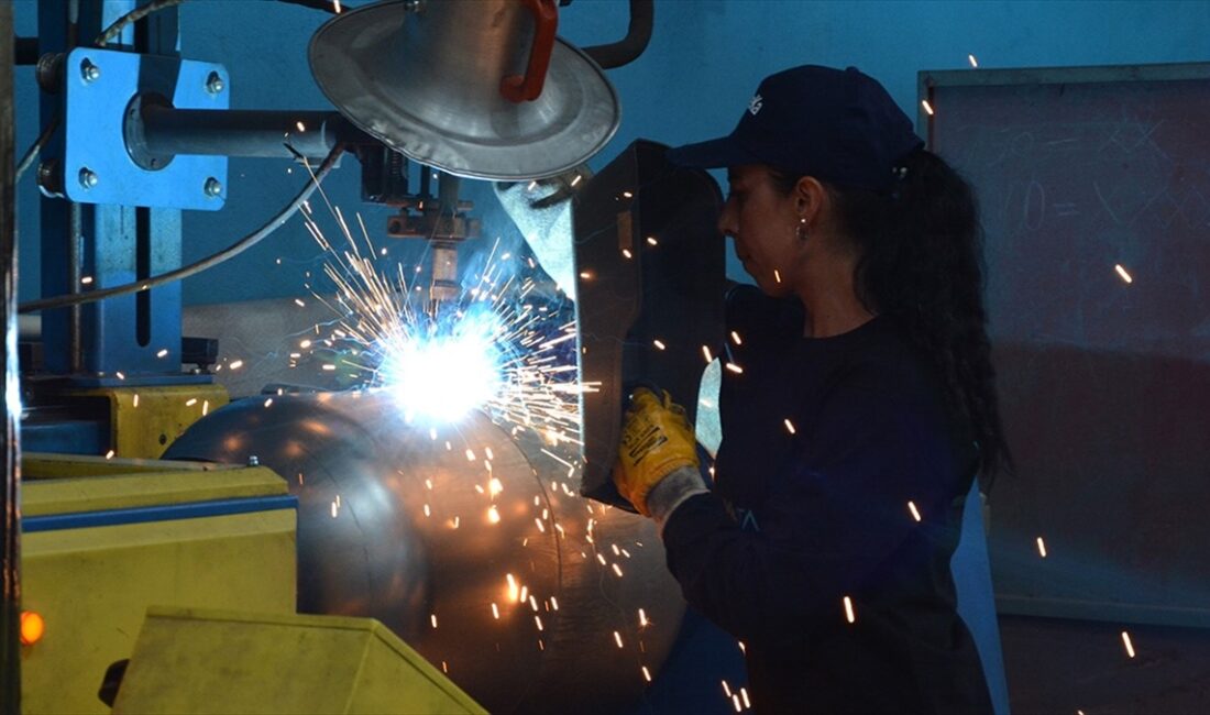 "İstihdam Atölyesi Meslek Kazandırma Programı" sayesinde CNC tezgah operatör ve