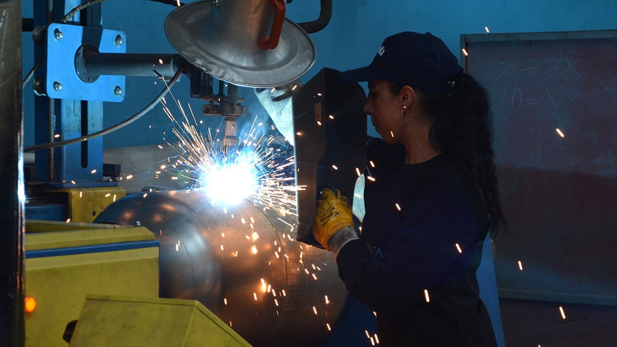 "İstihdam Atölyesi Meslek Kazandırma Programı" sayesinde CNC tezgah operatör ve