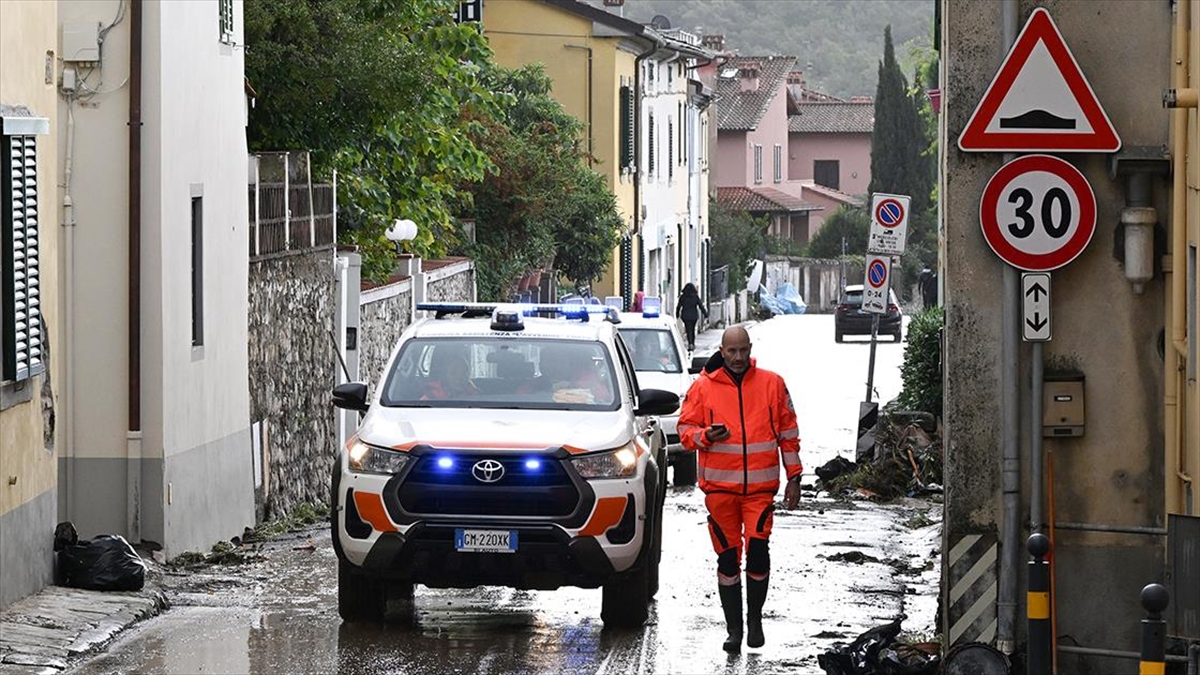 İtalya'nın Toskana Bölgesi'nde aşırı yağışların yol açtığı sel felaketinde ölenlerin