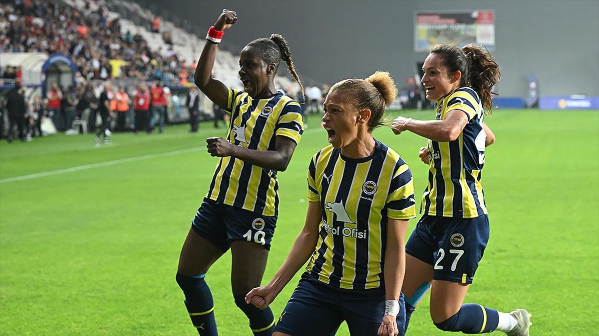 İSTANBUL (AA) – Ülker Stadı’nda saat 18.45’te başlayacak mücadeleyi hakem